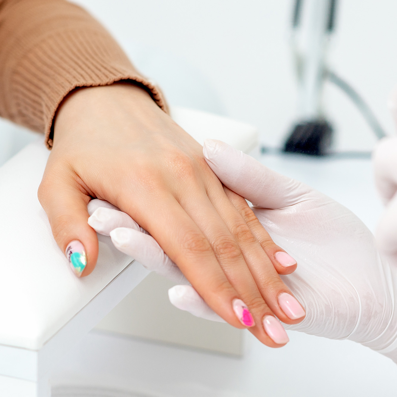 Manicura en Ana Hata Belleza en Sopelana