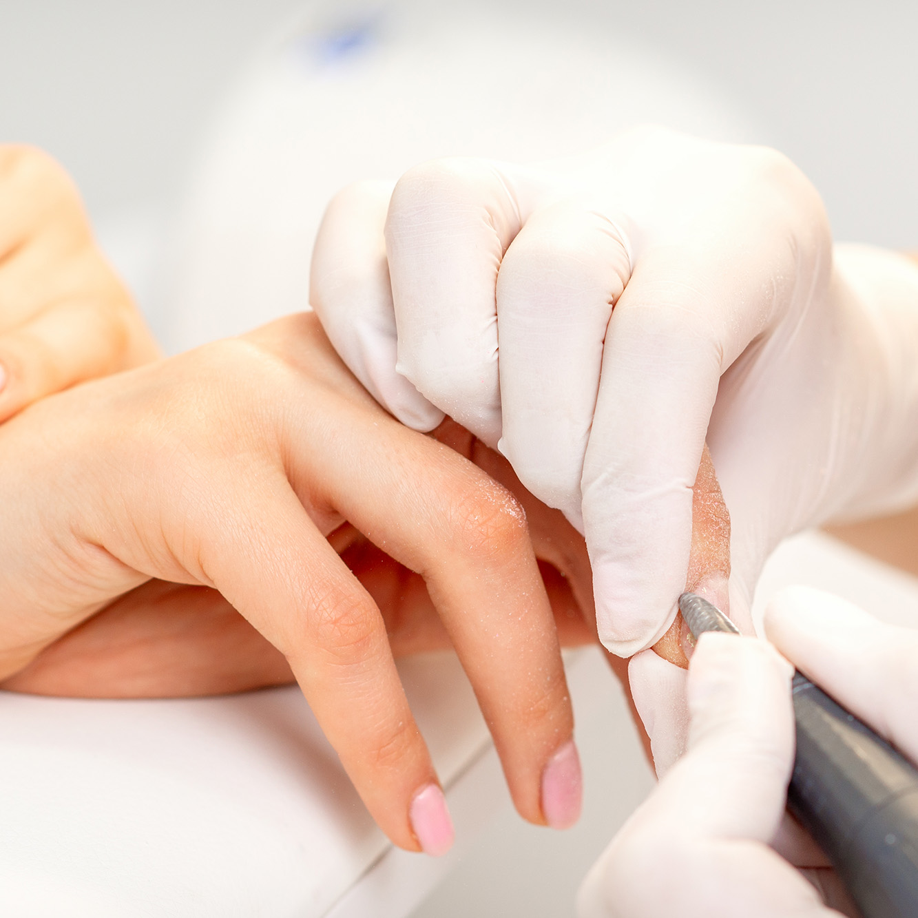 Manicura en Ana Hata Belleza en Sopelana